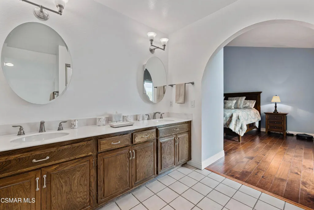 675 Whispering Oaks Place, Newbury Park, California 91320 home-pic-38