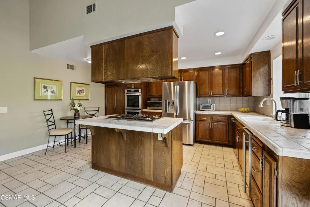 675 Whispering Oaks Place, Newbury Park, California 91320 home-pic-28