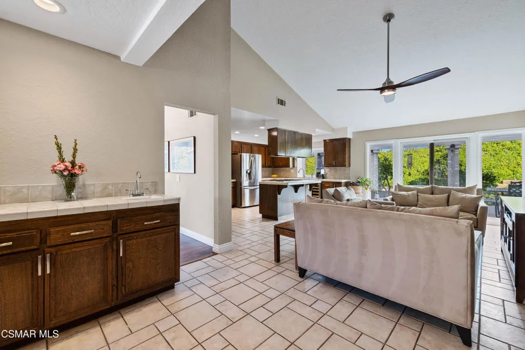 675 Whispering Oaks Place, Newbury Park, California 91320 home-pic-19