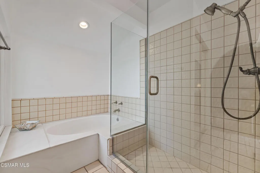 675 Whispering Oaks Place, Newbury Park, California 91320 home-pic-36