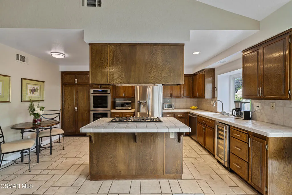 675 Whispering Oaks Place, Newbury Park, California 91320 home-pic-27