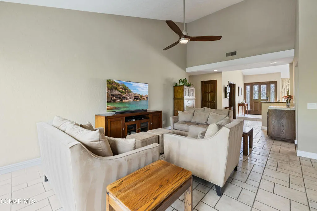 675 Whispering Oaks Place, Newbury Park, California 91320 home-pic-26