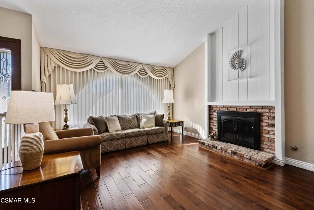 675 Whispering Oaks Place, Newbury Park, California 91320 home-pic-8