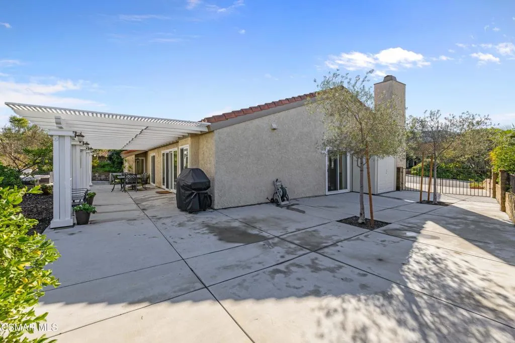 675 Whispering Oaks Place, Newbury Park, California 91320 home-pic-56