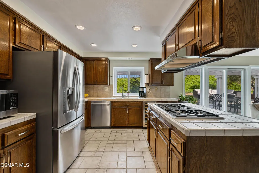 675 Whispering Oaks Place, Newbury Park, California 91320 home-pic-30