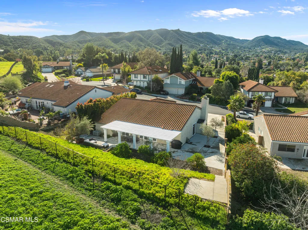 675 Whispering Oaks Place, Newbury Park, California 91320 home-pic-4