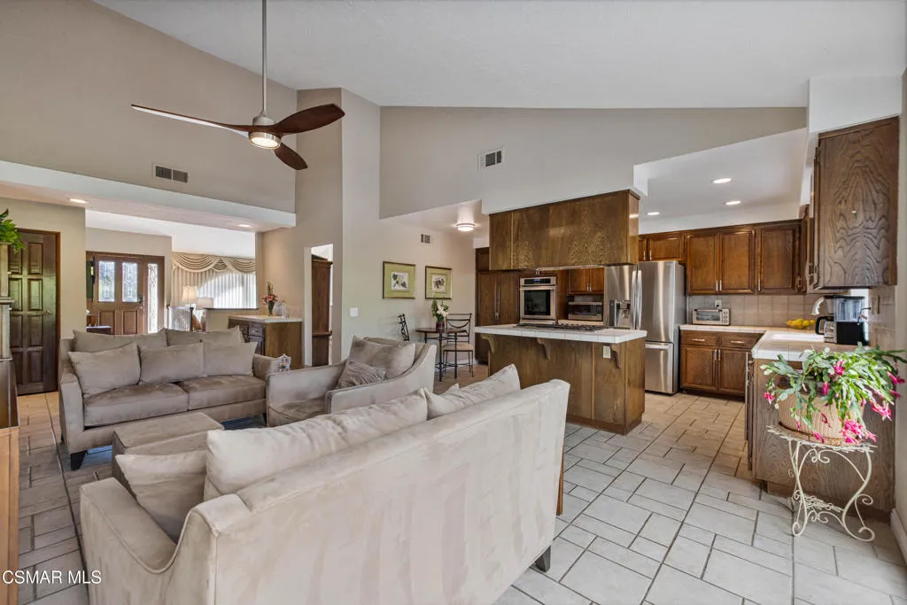 675 Whispering Oaks Place, Newbury Park, California 91320 home-pic-24