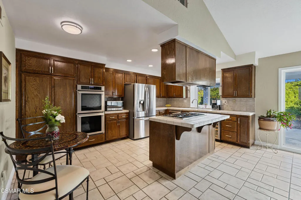 675 Whispering Oaks Place, Newbury Park, California 91320 home-pic-25