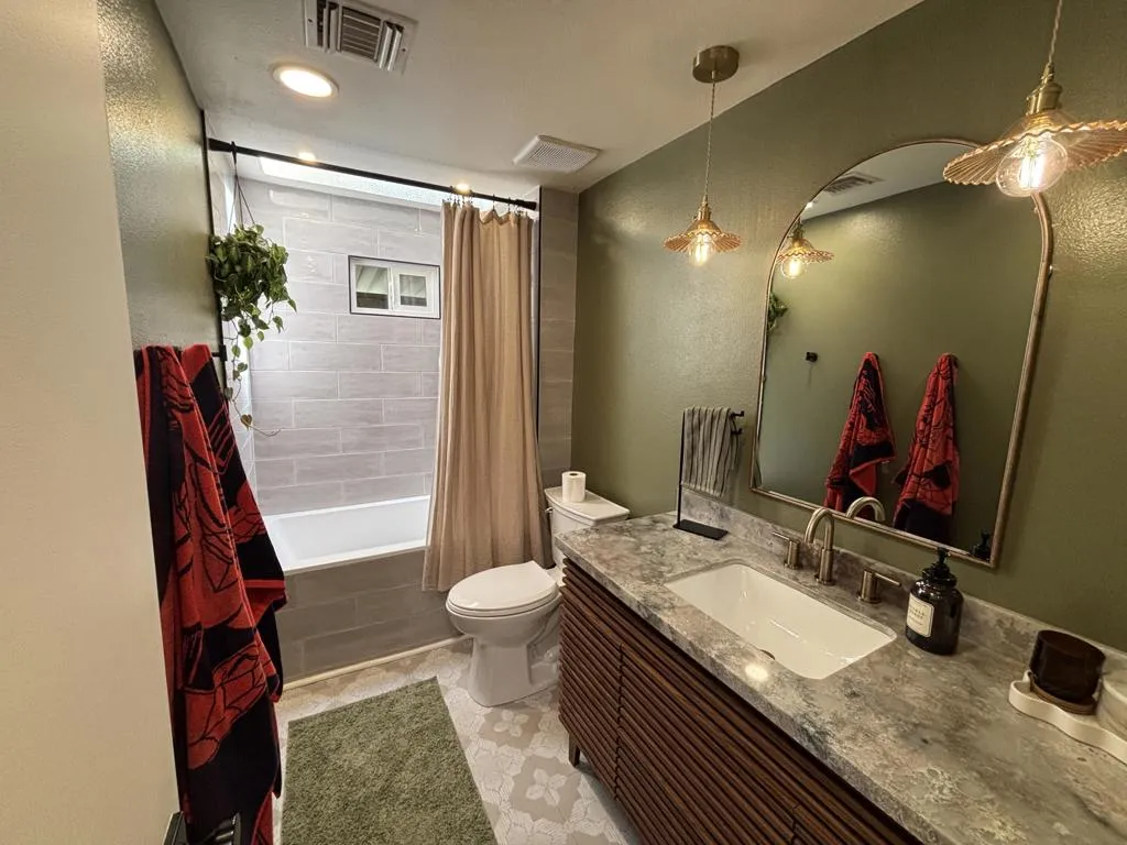 Primarybathroom20ocotillo