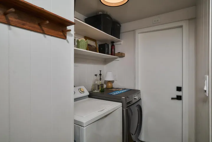 Laundry room ocotillo 20