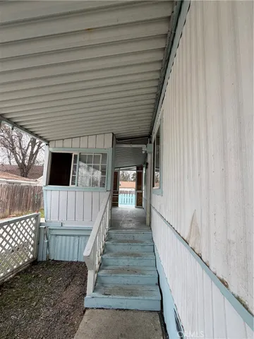stairs to front covered porch