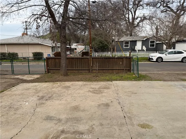 Looking toward road from mobile.