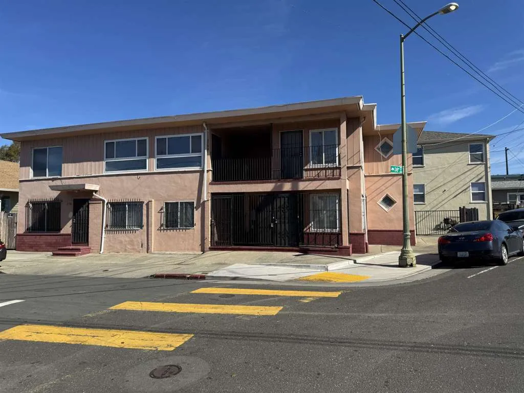 3792 Angelo Ave, Oakland, California 94619 home-pic-1