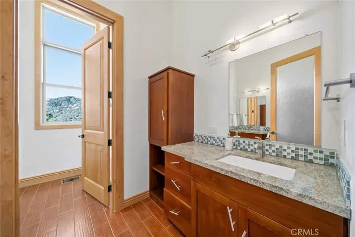 Bathroom between Bedrooms #2 and #3