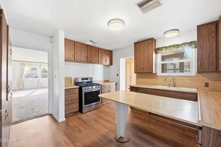 20645 Runnymede ST, Winnetka