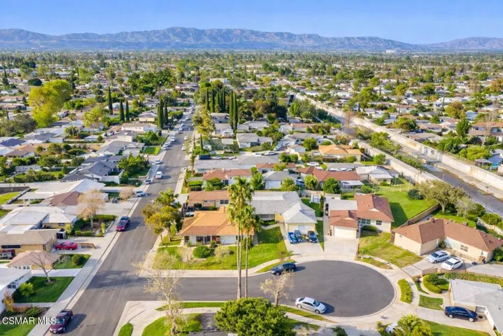 20645 Runnymede ST, Winnetka