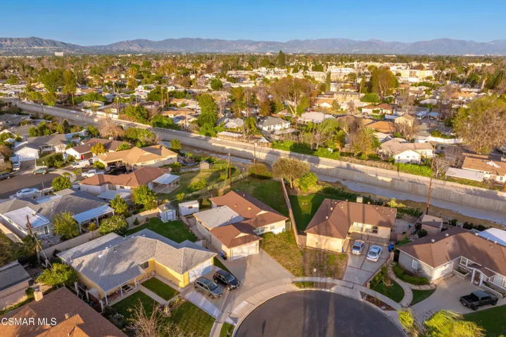 20645 Runnymede ST, Winnetka