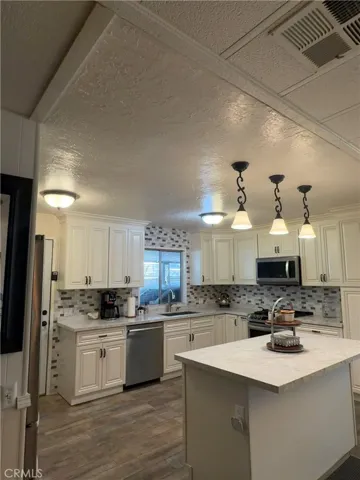 1025 S Lyon, Hemet, California 92543