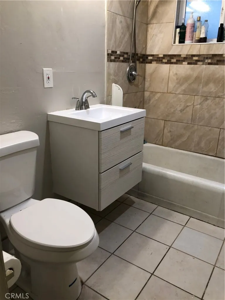 2606 S Rosewood, Santa Ana, California 92707 home-pic-6