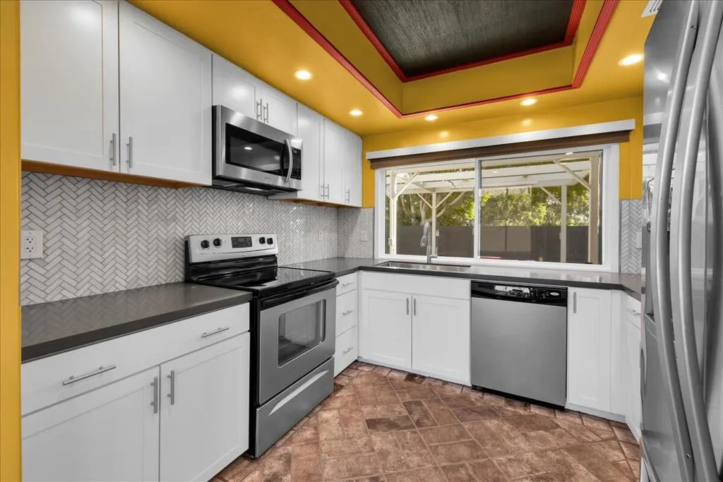 130 W Racquet Club Road 511, Palm Springs, California 92262 home-pic-12