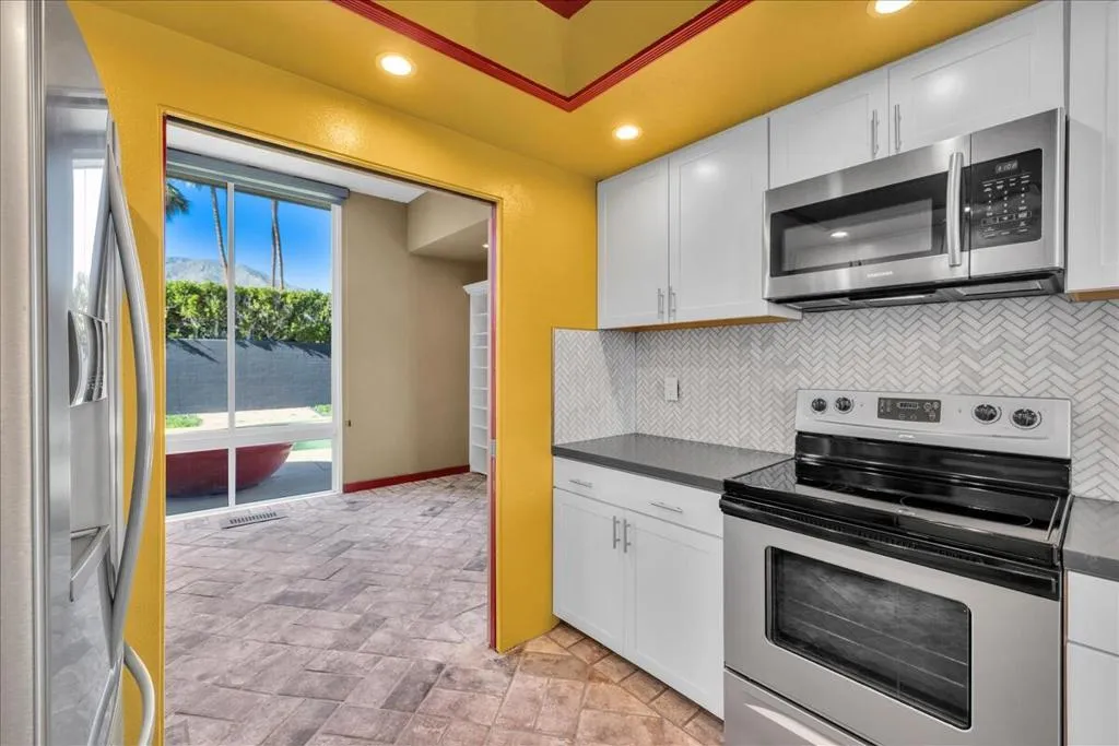130 W Racquet Club Road 511, Palm Springs, California 92262 home-pic-10