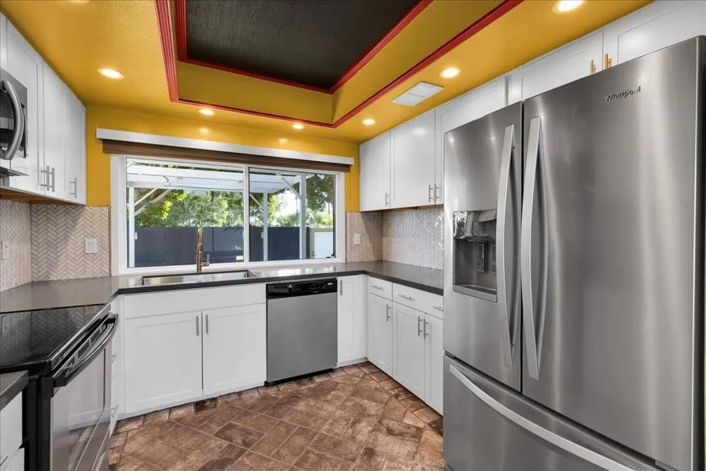 130 W Racquet Club Road 511, Palm Springs, California 92262 home-pic-8