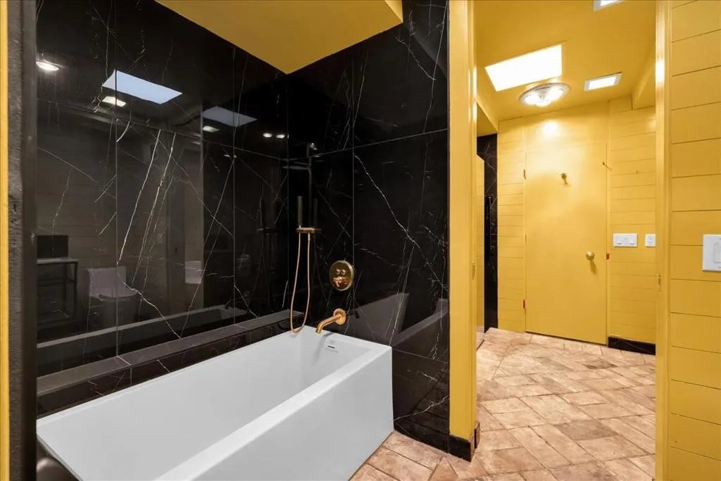 130 W Racquet Club Road 511, Palm Springs, California 92262 home-pic-21