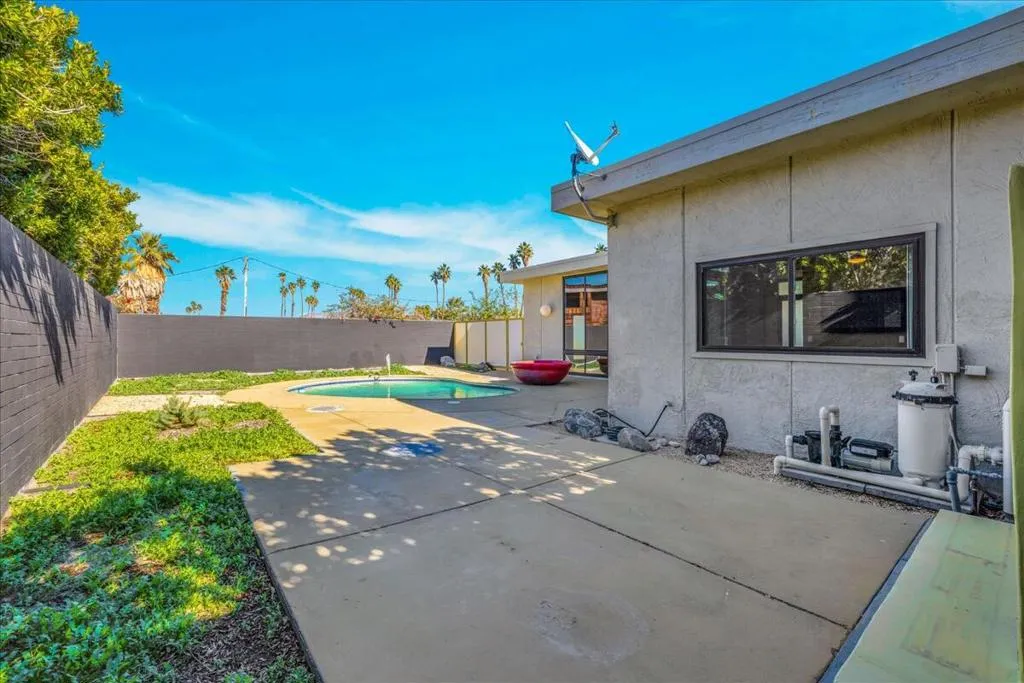 130 W Racquet Club Road 511, Palm Springs, California 92262 home-pic-37