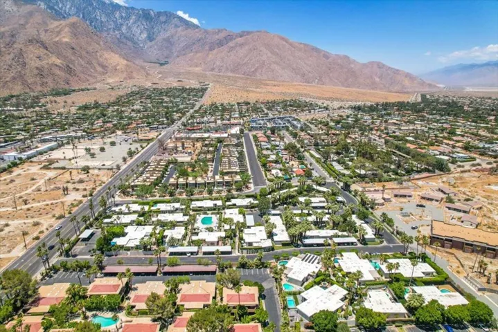 01-130 W RACQUET CLUB Community Shots (7