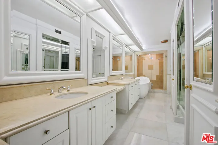 9303 Burton Way A, Beverly Hills, California 90210