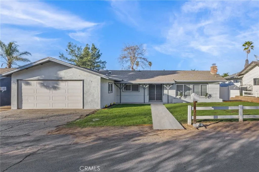 871 Hillside Lane, Norco, California 92860 home-pic-2