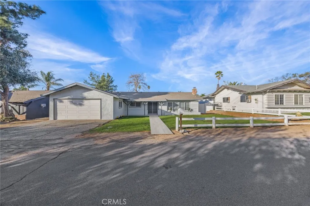 871 Hillside Lane, Norco, California 92860 home-pic-1