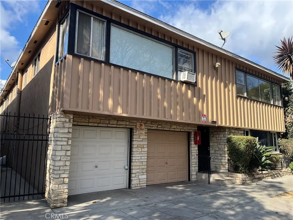 2015 Cedar Ave, Long Beach, California 90806 home-pic-2