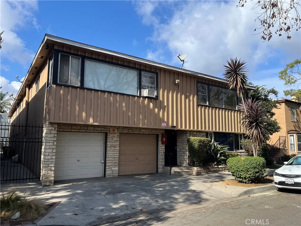 2015 Cedar Ave, Long Beach, California 90806 home-pic-1