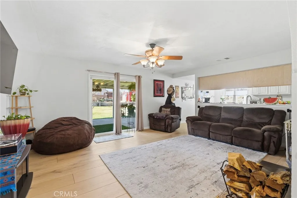 7868 Arrowhead Lake Road, Hesperia, California 92345 home-pic-15
