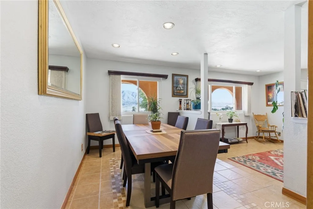 7868 Arrowhead Lake Road, Hesperia, California 92345 home-pic-11