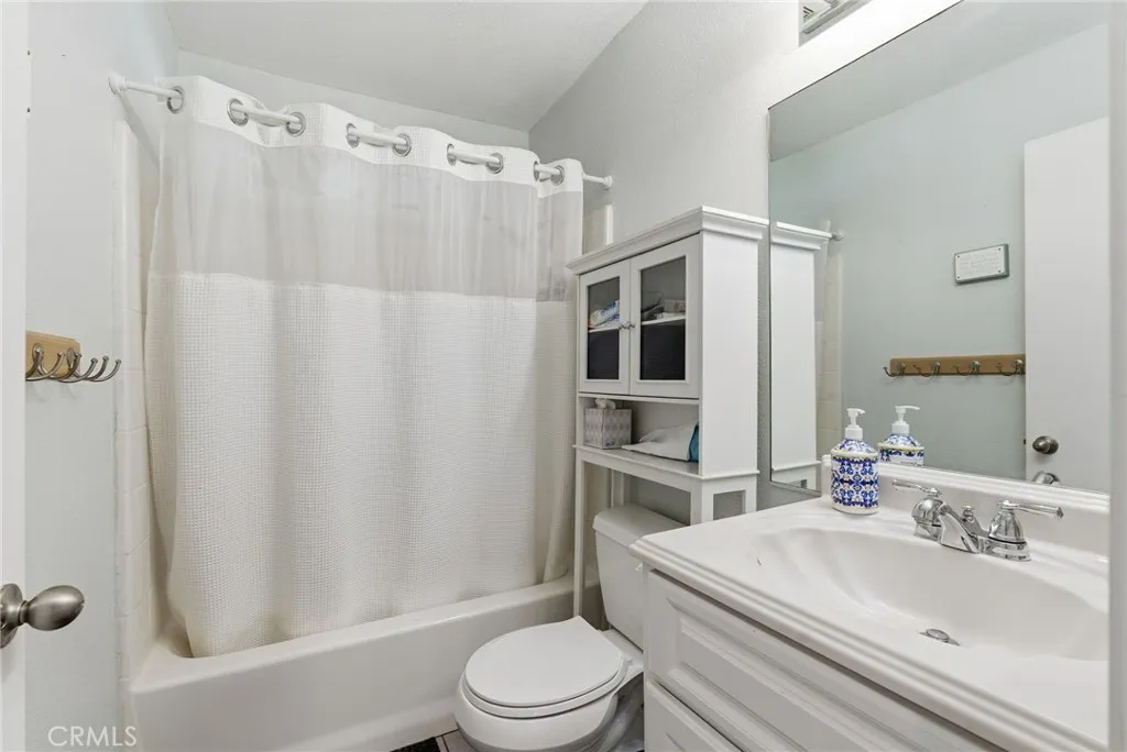 7868 Arrowhead Lake Road, Hesperia, California 92345 home-pic-27