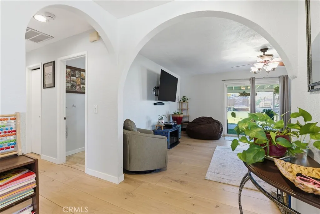7868 Arrowhead Lake Road, Hesperia, California 92345 home-pic-16