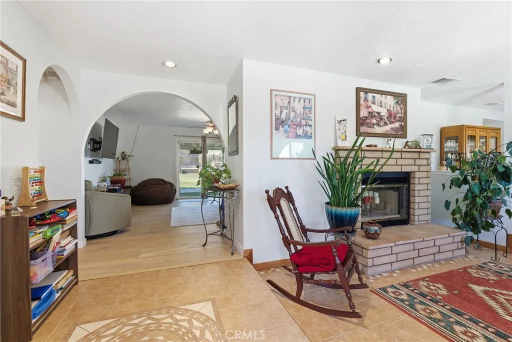 7868 Arrowhead Lake Road, Hesperia, California 92345 home-pic-7
