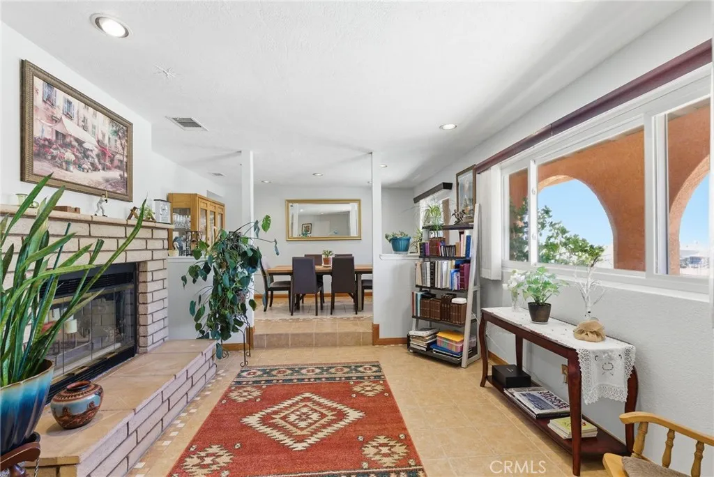 7868 Arrowhead Lake Road, Hesperia, California 92345 home-pic-8