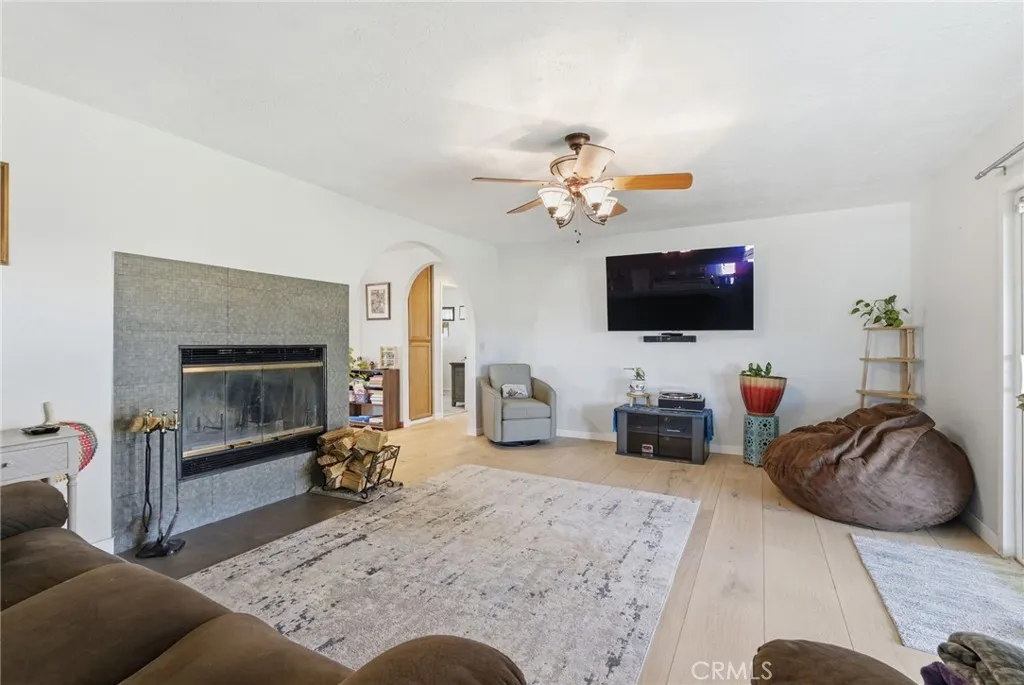 7868 Arrowhead Lake Road, Hesperia, California 92345 home-pic-14