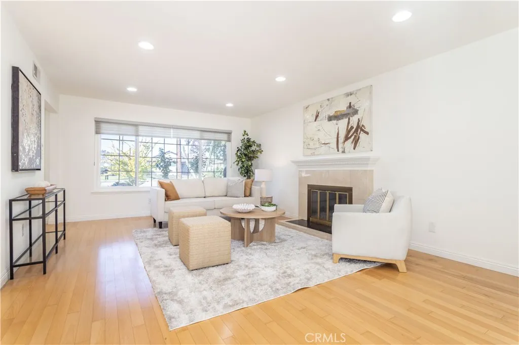 11144 Haskell, Granada Hills, California 91344 home-pic-5