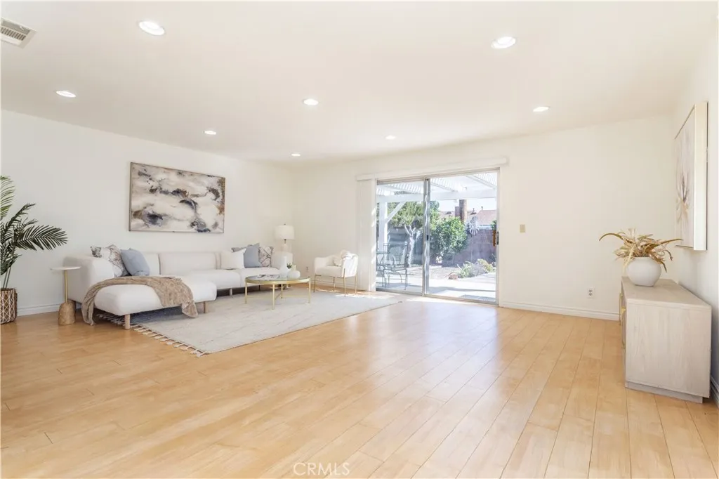 11144 Haskell, Granada Hills, California 91344 home-pic-14