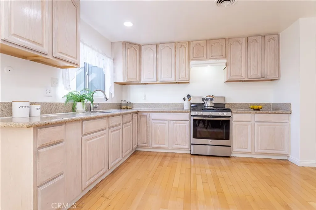 11144 Haskell, Granada Hills, California 91344 home-pic-8