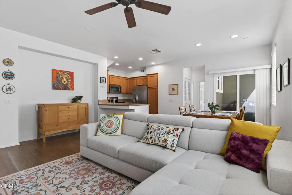 3134 Lisbon Lane, Oxnard, California 93036 home-pic-4