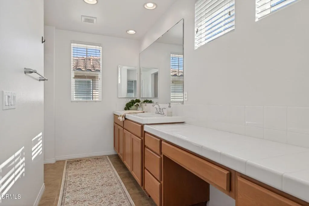 3134 Lisbon Lane, Oxnard, California 93036 home-pic-19