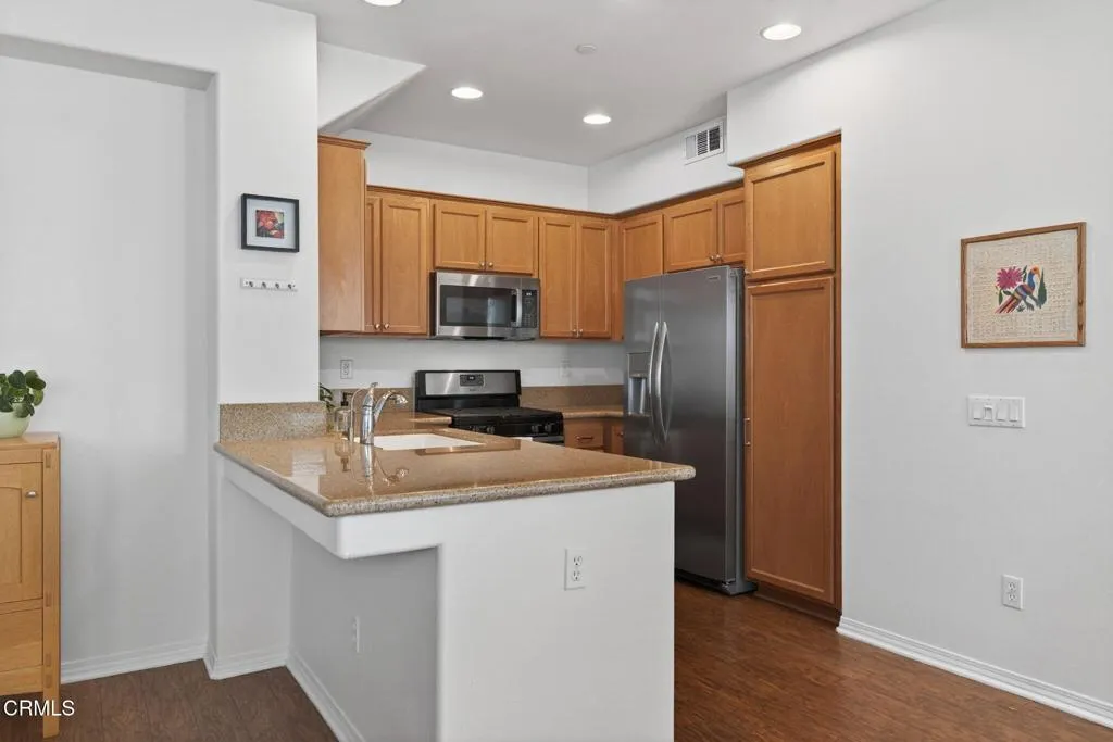 3134 Lisbon Lane, Oxnard, California 93036 home-pic-6