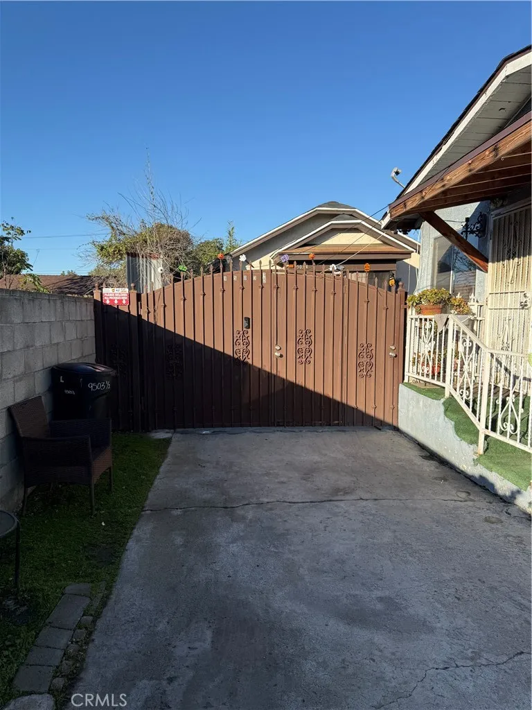 9501 Holmes, Los Angeles, California 90002 home-pic-3