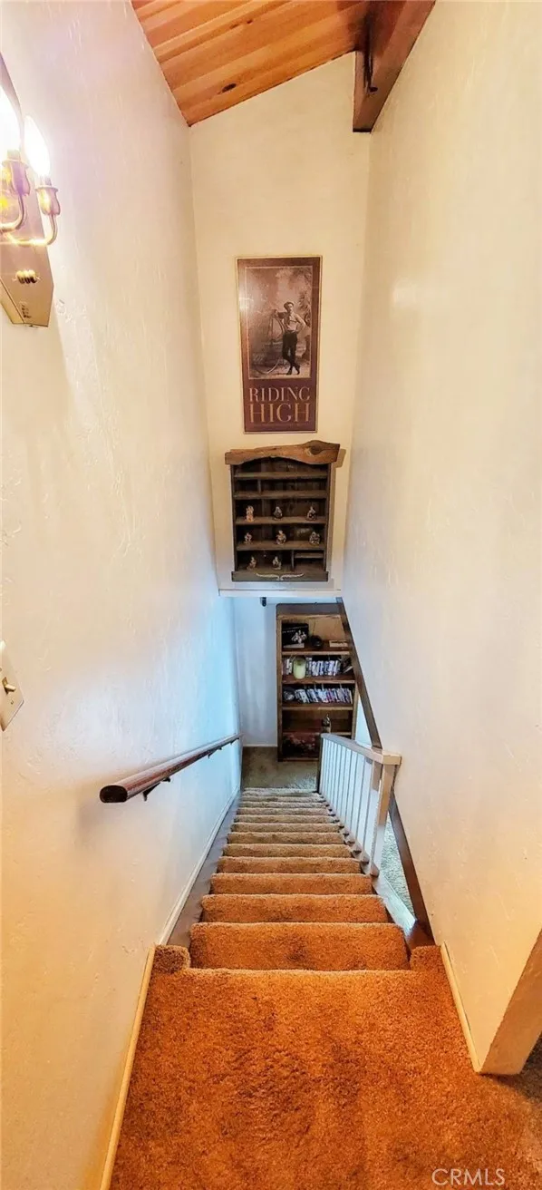 33076 Robin Ln, Running Springs, California 92308 home-pic-8