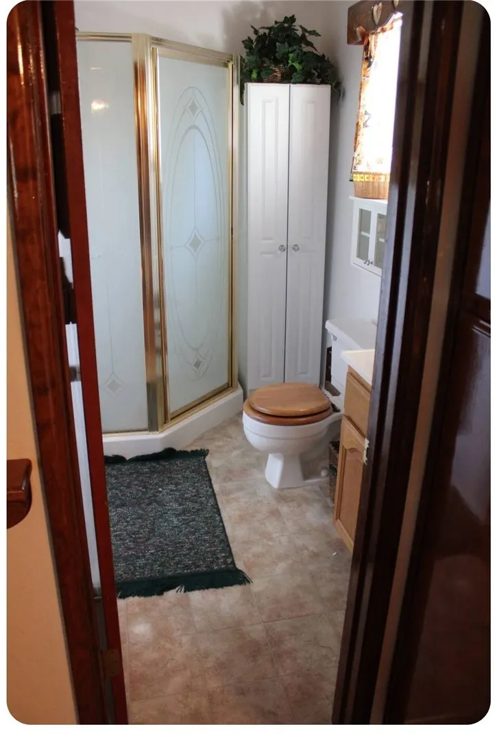 33076 Robin Ln, Running Springs, California 92308 home-pic-10